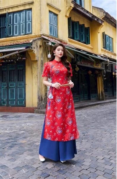 Set áo dài nữ thiết kế hoa xanh đỏ cổ cao đính dây nơ hoa tay búp phối quần suông xanh coban